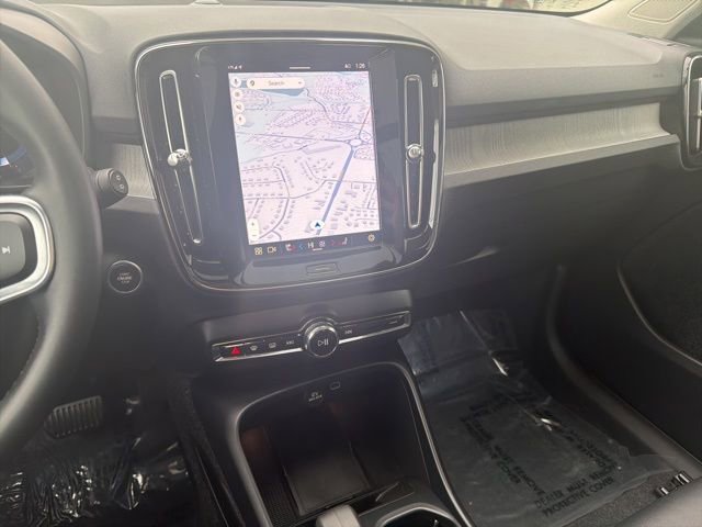 Certified 2025 Volvo XC40 B5 Core image 21