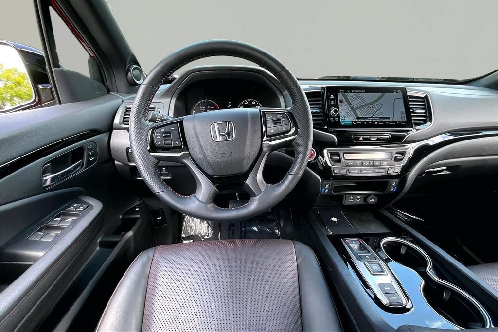 Certified 2025 Honda Ridgeline Black Edition image 8