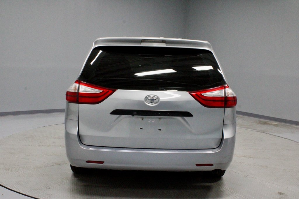 Used 2015 Toyota Sienna L image 8