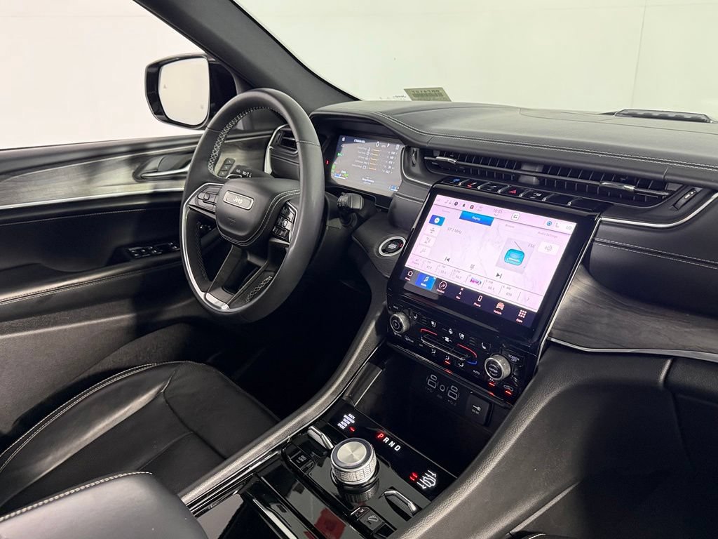 Used 2023 Jeep Grand Cherokee Overland AWD/4WD image 18