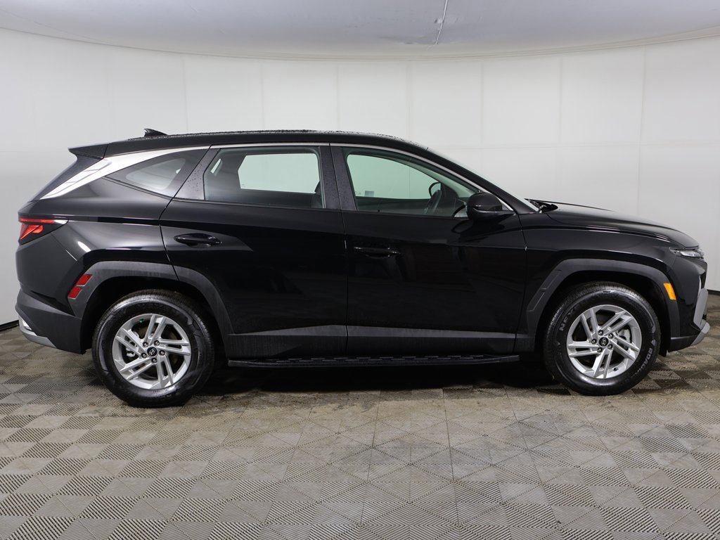 Certified 2025 Hyundai Tucson SE image 12