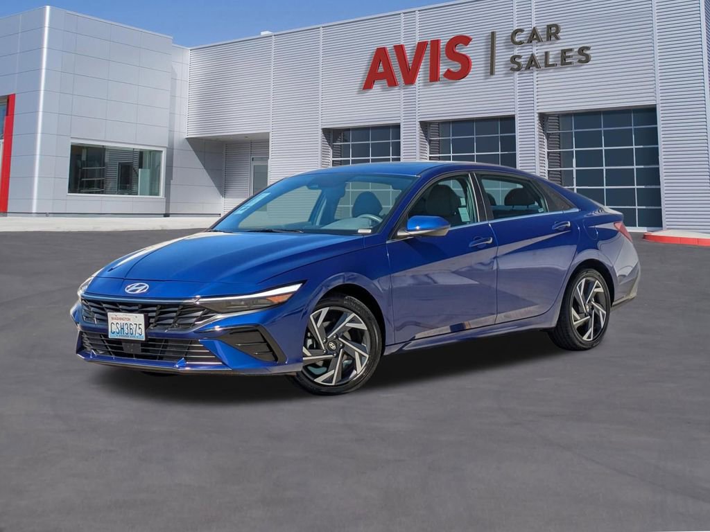 Used 2025 Hyundai Elantra SEL image 1
