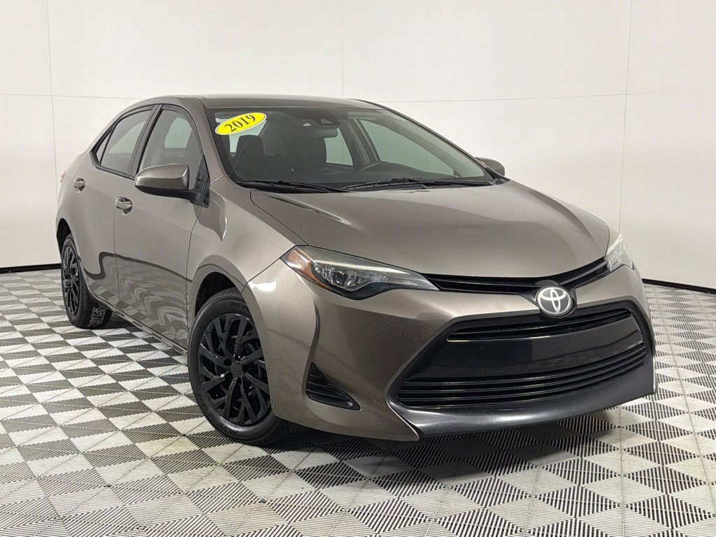 Used 2019 Toyota Corolla LE image 2