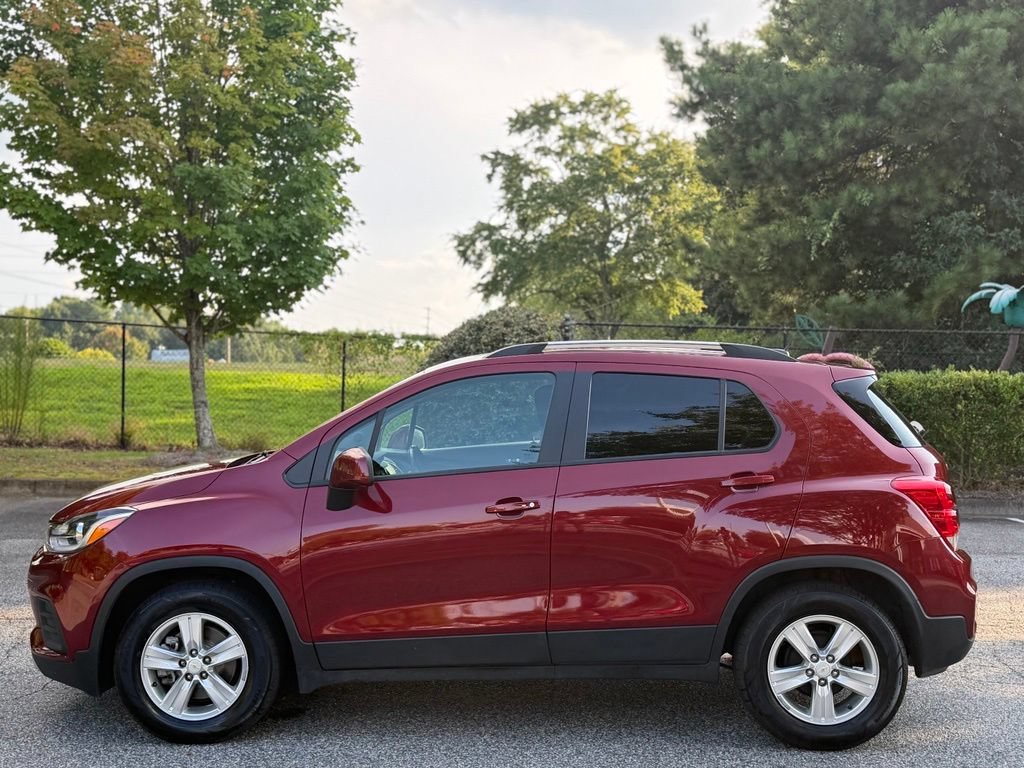 Used 2022 Chevrolet Trax LT w/ LT Convenience Package FWD image 2