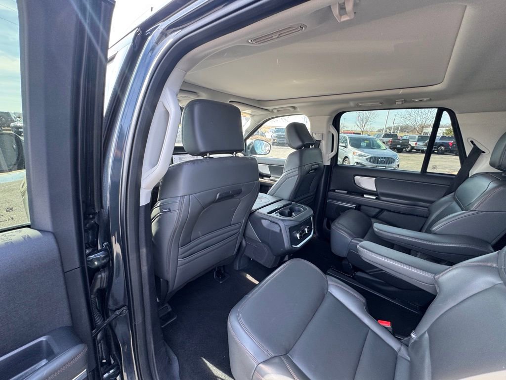 Certified 2025 Ford Expedition Active AWD/4WD image 9