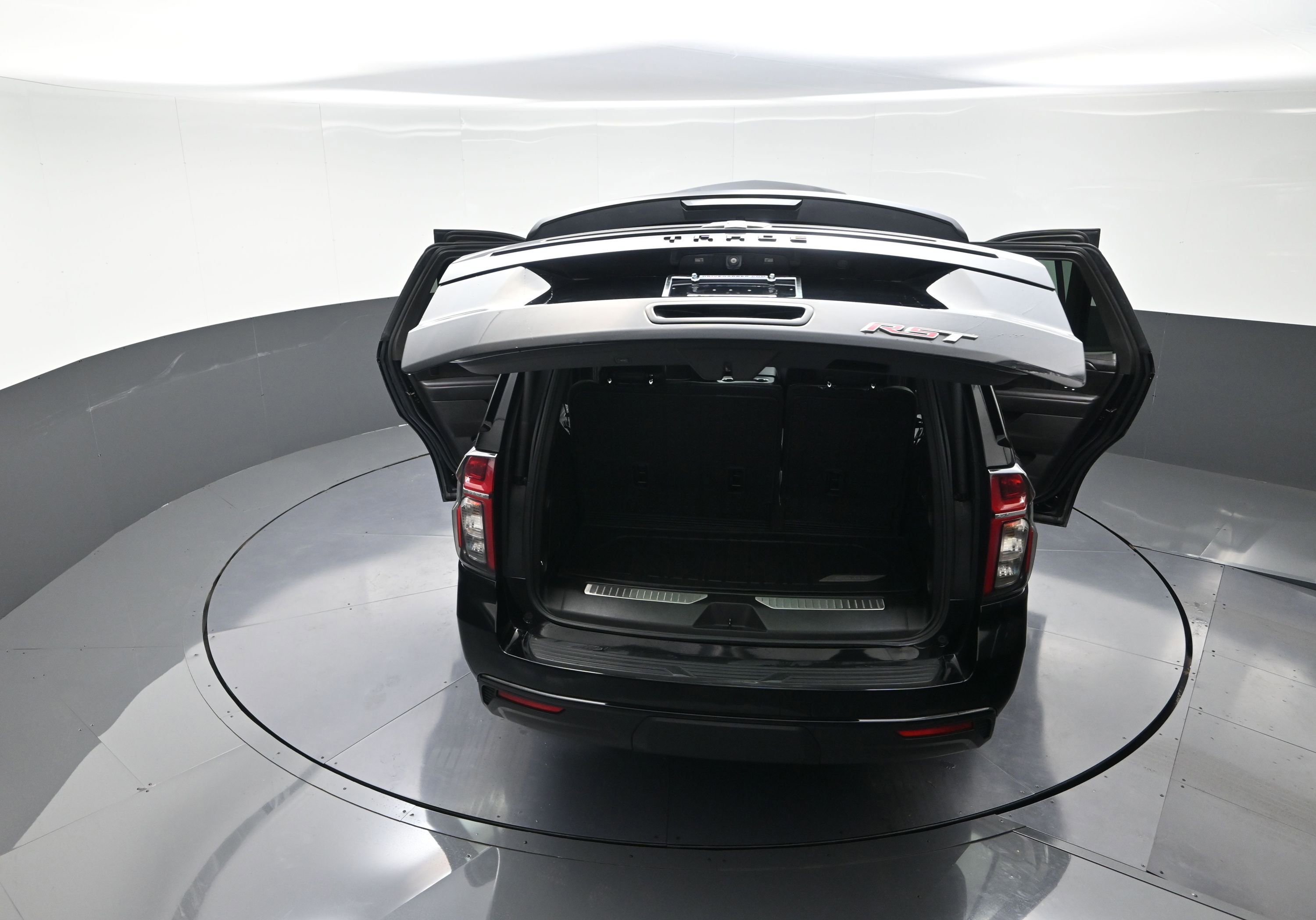 Used 2024 Chevrolet Tahoe RST w/ Luxury Package image 13