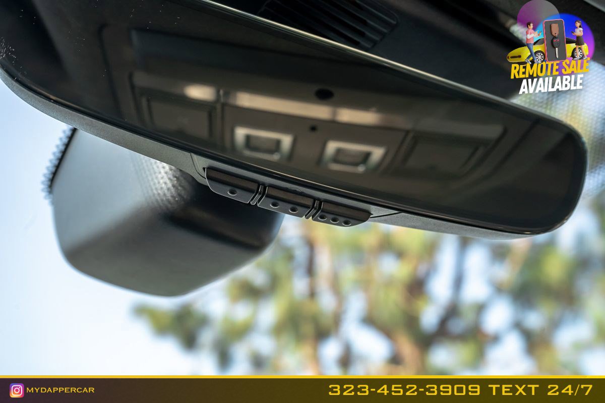 Used 2020 Jaguar F-PACE Premium image 32