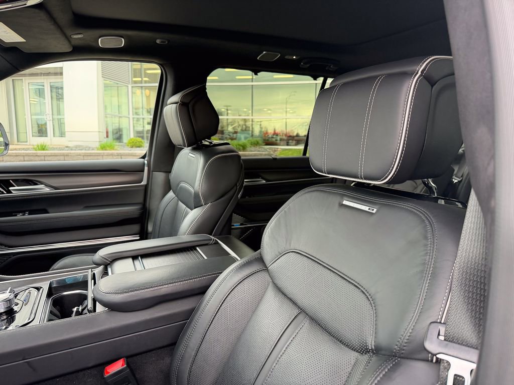 Used 2025 Jeep Grand Wagoneer L Series II Obsidian w/ Quick Order Packagew 28T image 10