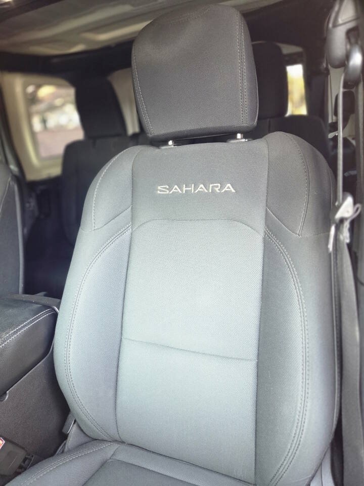 Used 2018 Jeep Wrangler Unlimited Sahara AWD/4WD image 18
