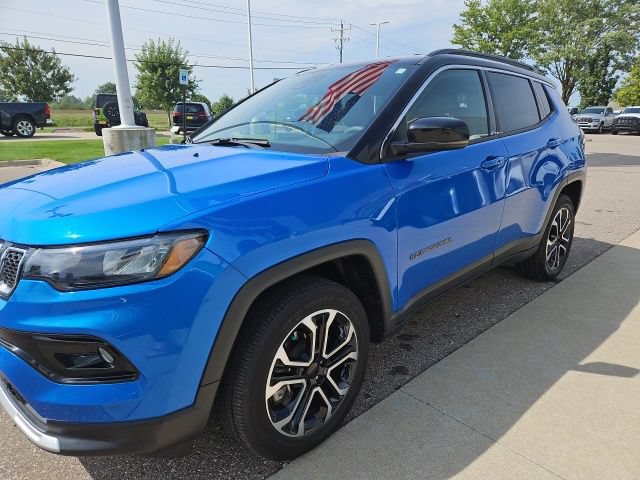 Used 2023 Jeep Compass Limited AWD/4WD image 1