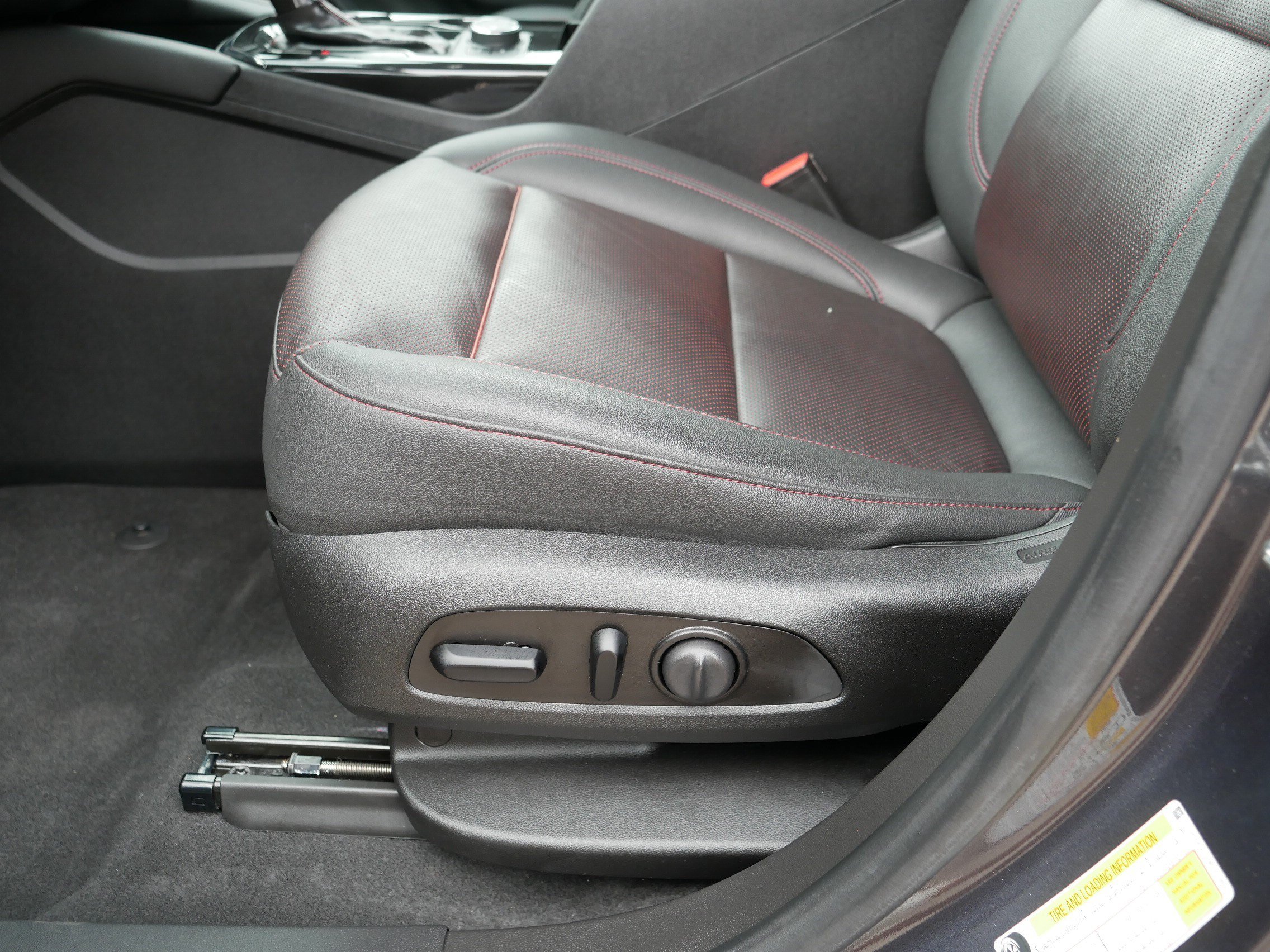 Used 2021 Chevrolet Blazer RS AWD/4WD image 19