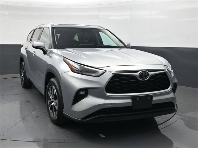 Used 2023 Toyota Highlander L image 2