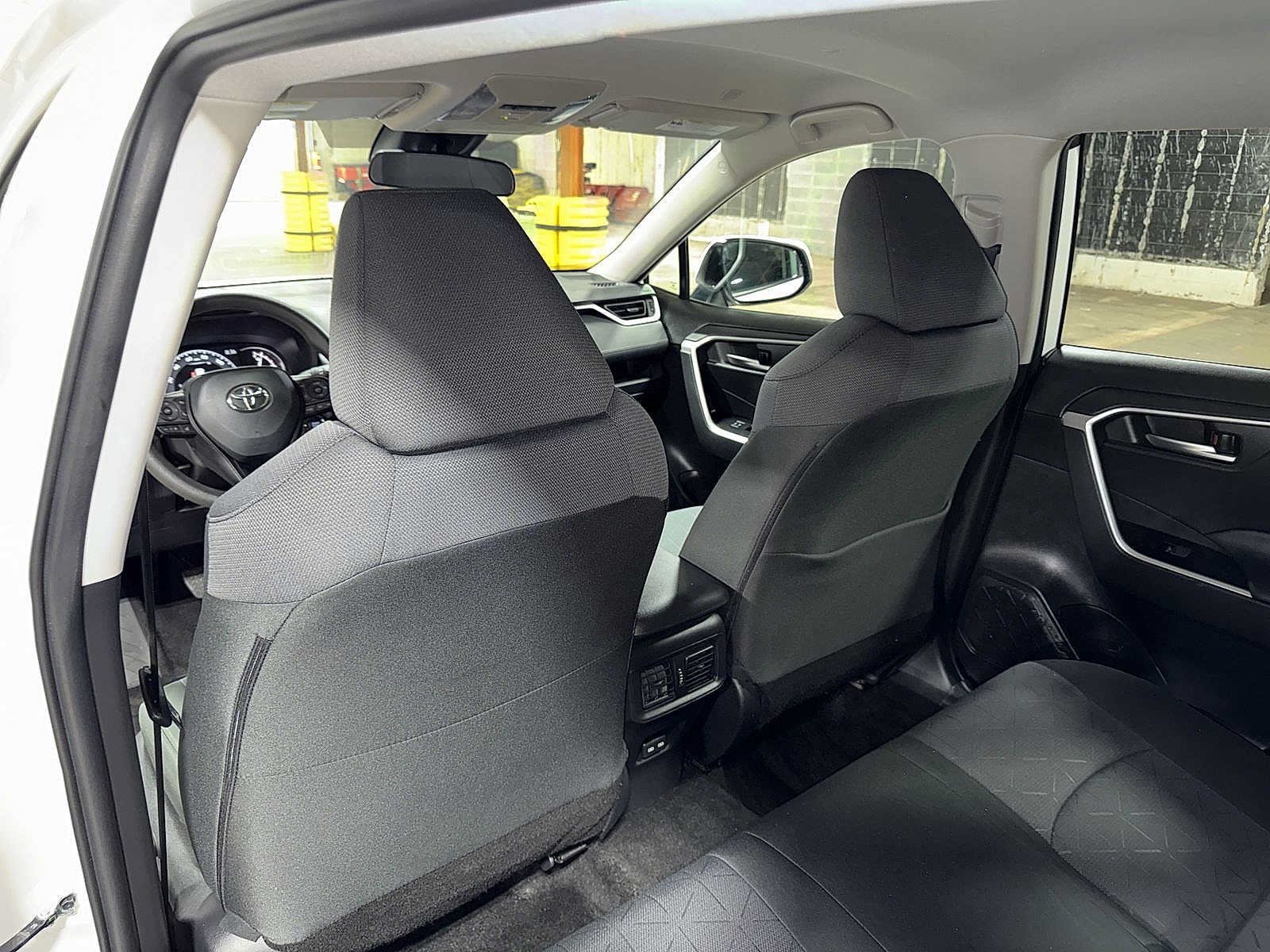 Used 2025 Toyota RAV4 XLE AWD/4WD image 27