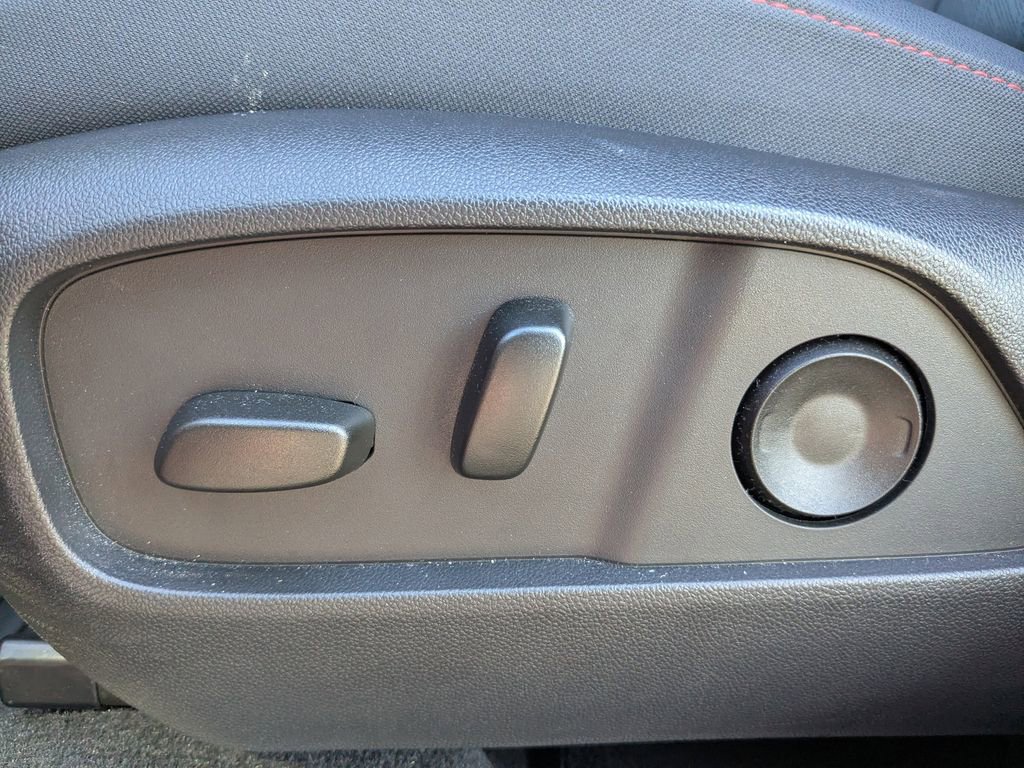 Used 2025 Chevrolet Equinox RS w/ Convenience Package III image 23