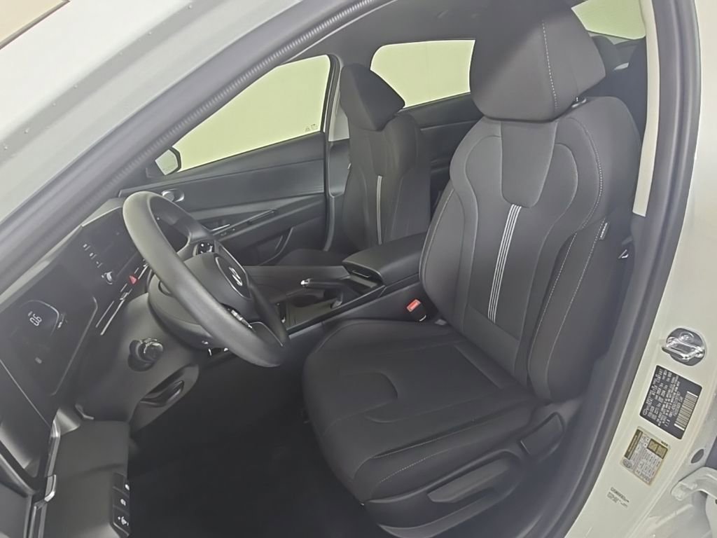 New 2026 Hyundai Elantra SE FWD image 14