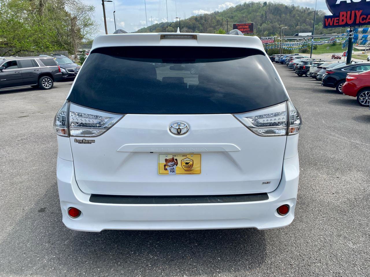 Used 2019 Toyota Sienna SE FWD image 6