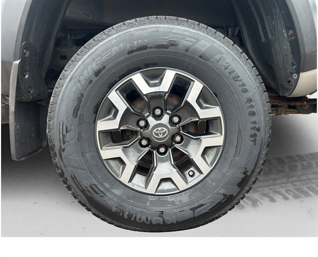 Used 2019 Toyota Tacoma TRD Off-Road w/ Technology Package image 16