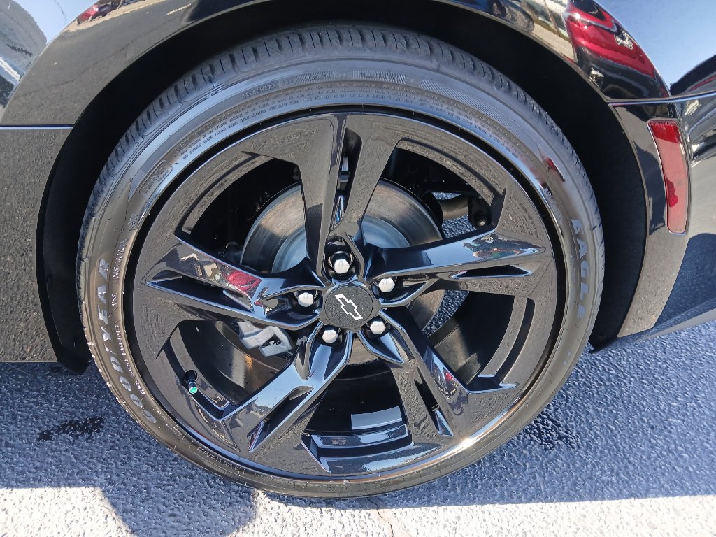 Used 2024 Chevrolet Camaro LT w/ Technology Package image 15