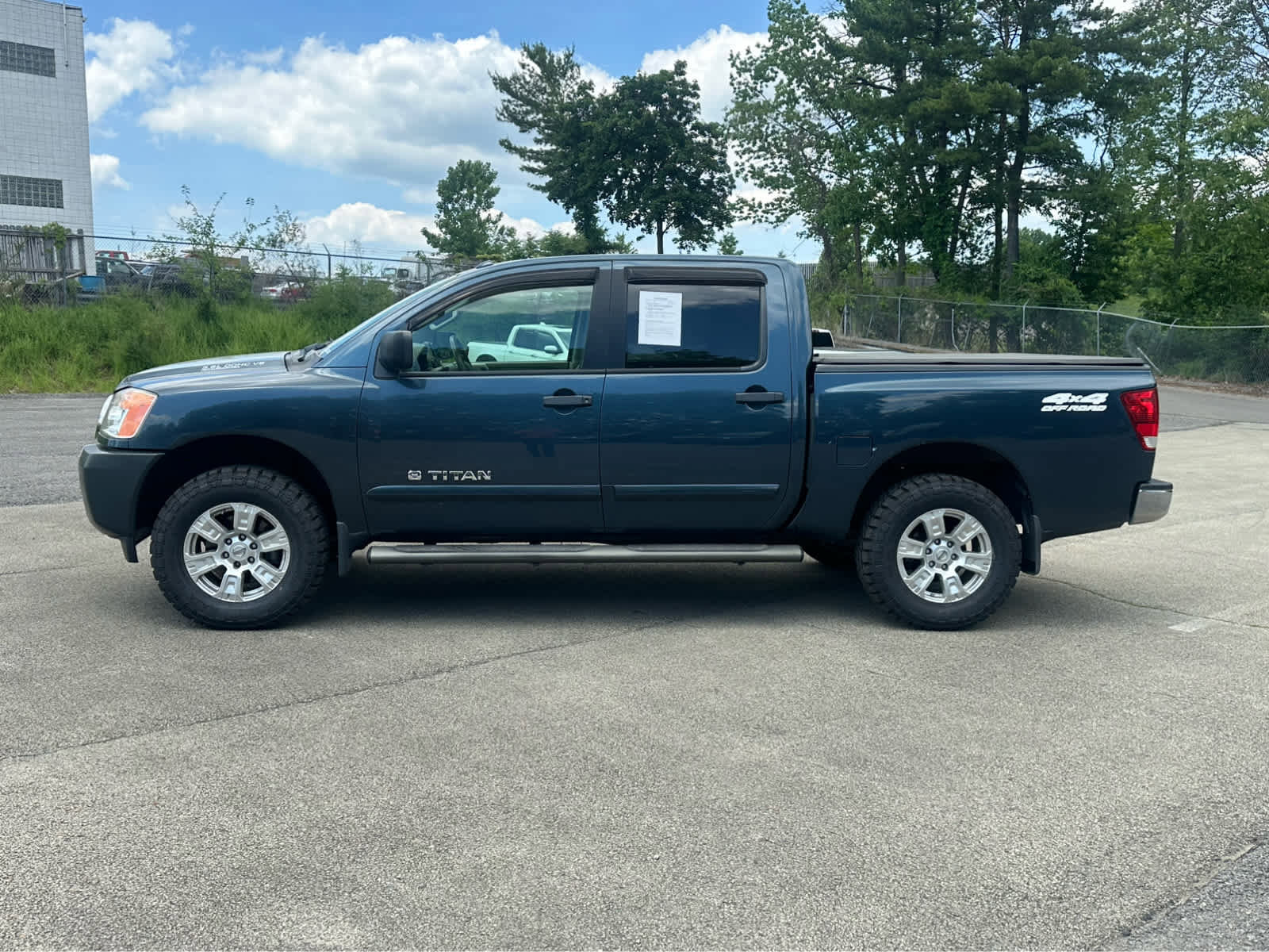 Used 2014 Nissan Titan SV w/ SV Value Truck Package AWD/4WD image 4