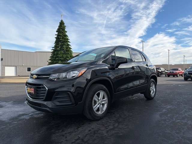 Used 2022 Chevrolet Trax LS w/ Tint and Cruise Package image 3