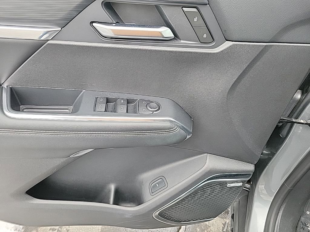 Used 2025 GMC Acadia Elevation image 6