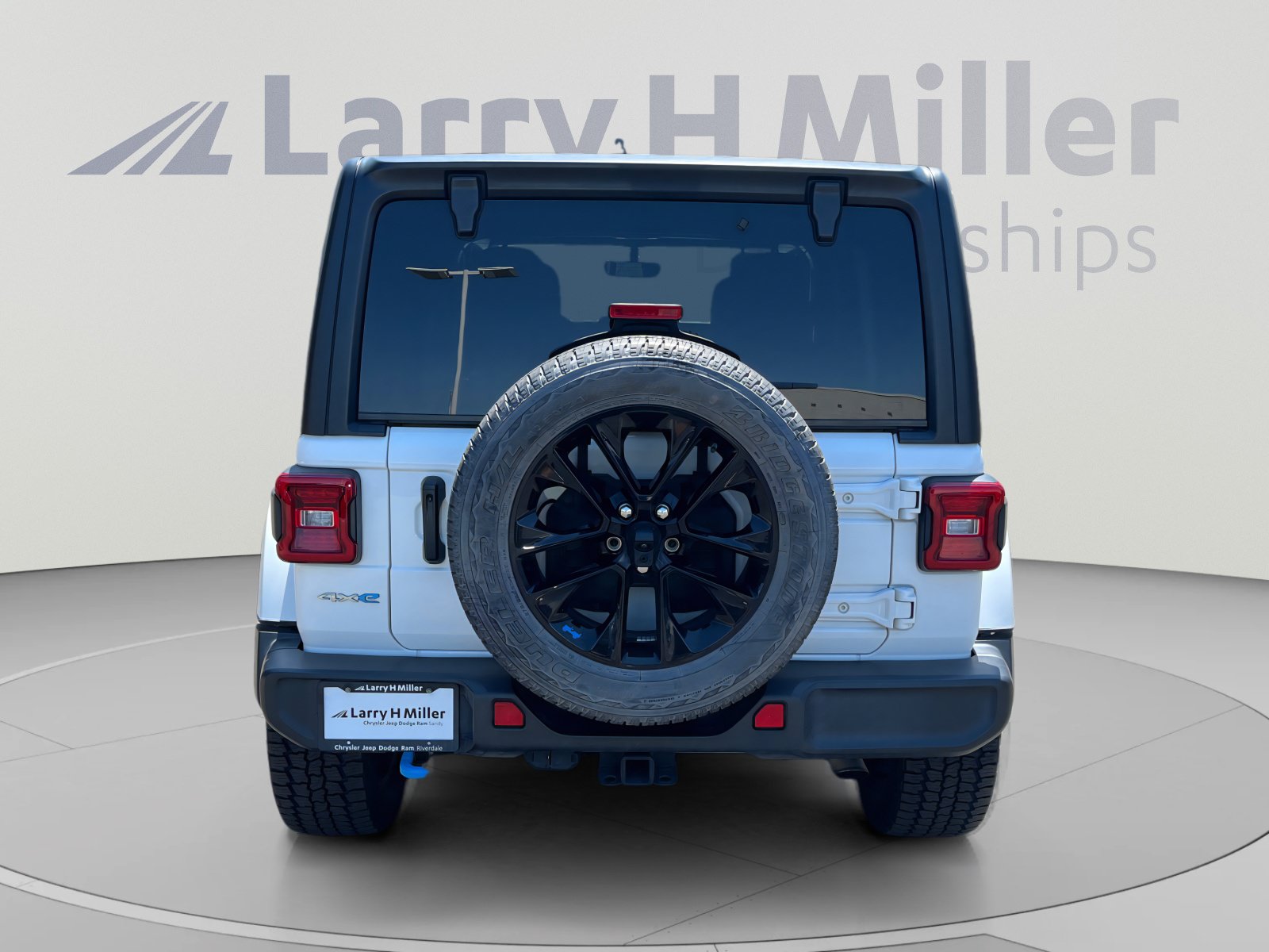 Used 2023 Jeep Wrangler Unlimited Sahara w/ Cold Weather Group AWD/4WD image 4