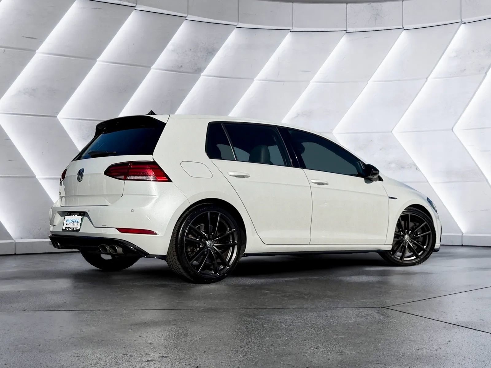 Used 2018 Volkswagen Golf R 4-Door AWD/4WD image 5