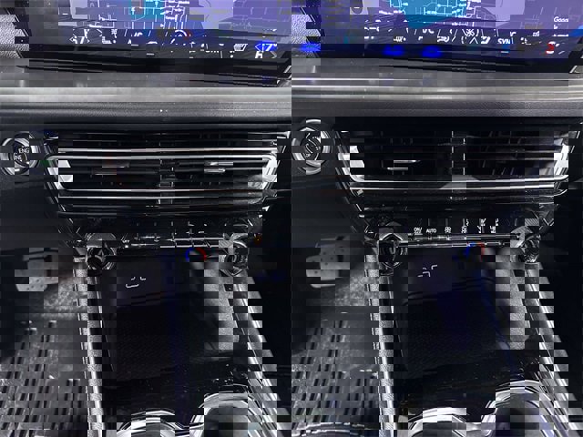 Used 2024 Chevrolet Traverse LS w/ Midnight/Sport Edition image 17