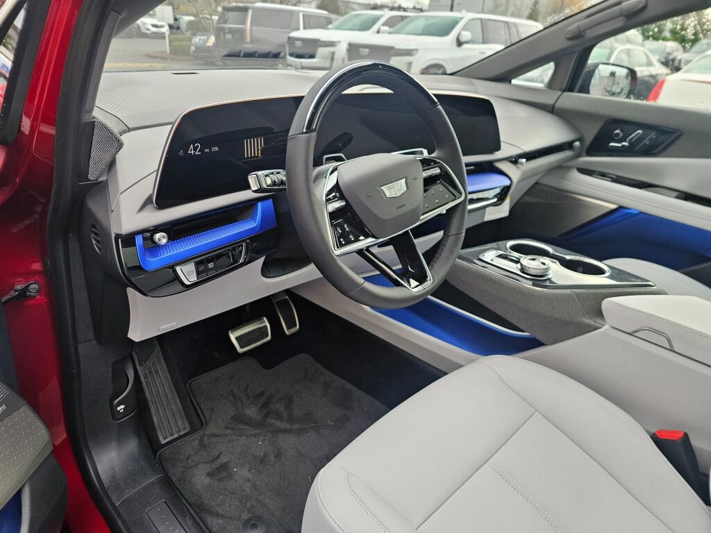 New 2026 Cadillac Optiq Luxury 1 image 27