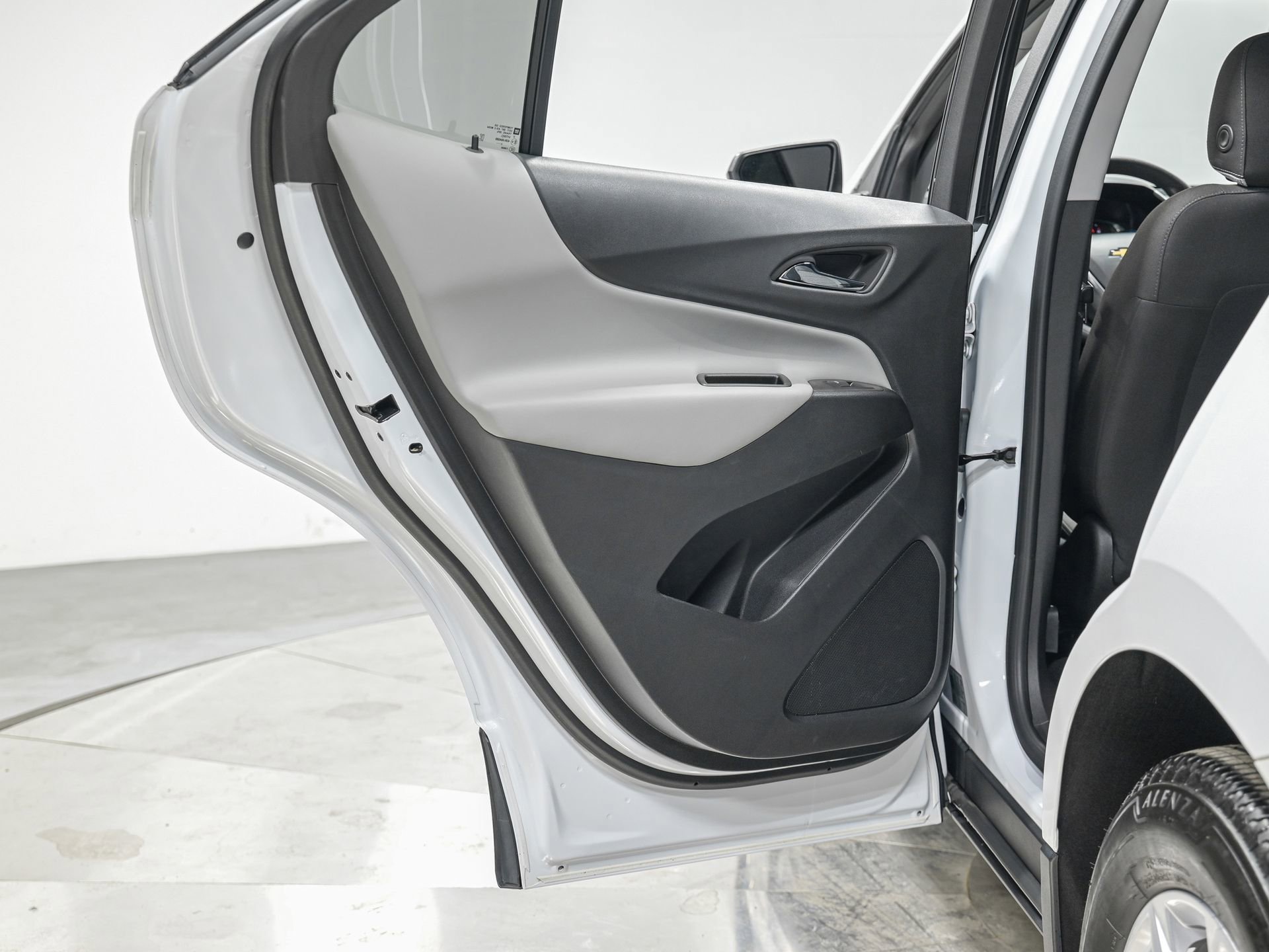 Used 2023 Chevrolet Equinox LS w/ LS Convenience Package image 27