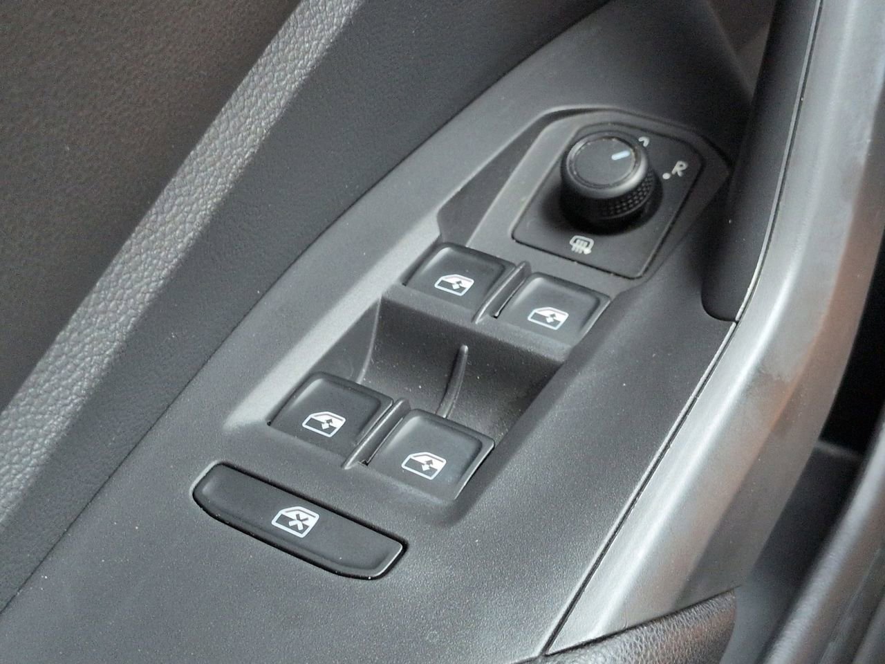 Used 2019 Volkswagen Jetta S w/ Driver Assistance Package FWD image 21