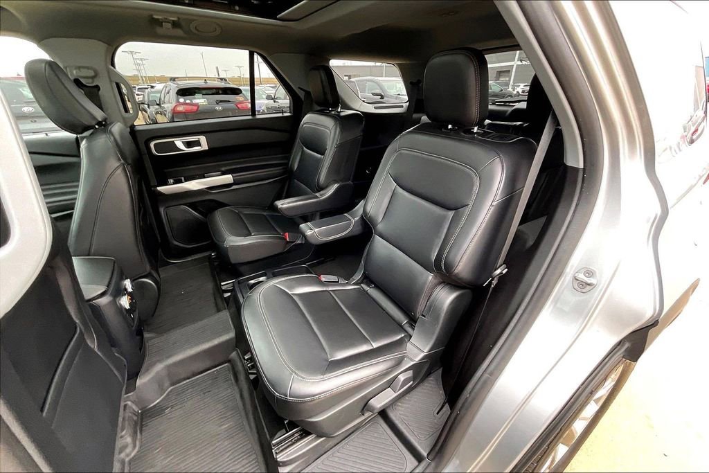 Used 2021 Ford Explorer XLT w/ Equipment Group 202A image 26