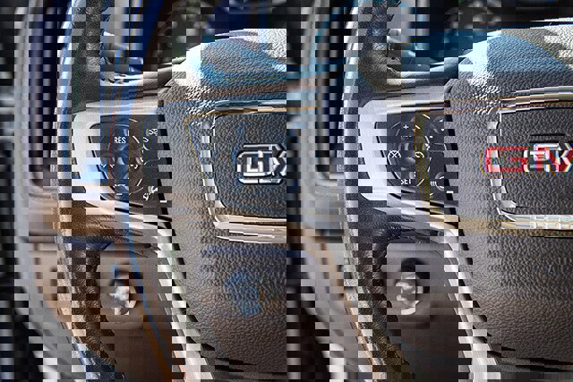 Used 2022 GMC Canyon Denali image 9