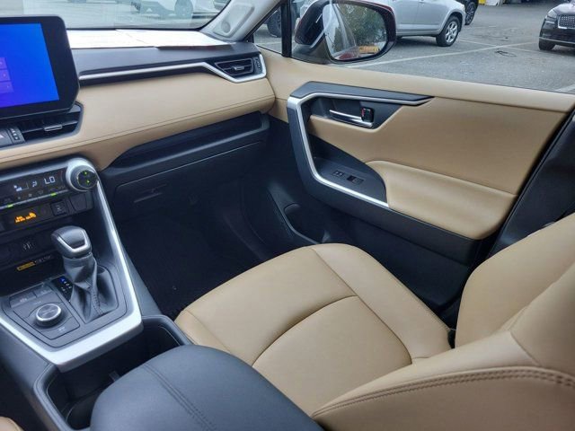 Used 2023 Toyota RAV4 XLE Premium image 3