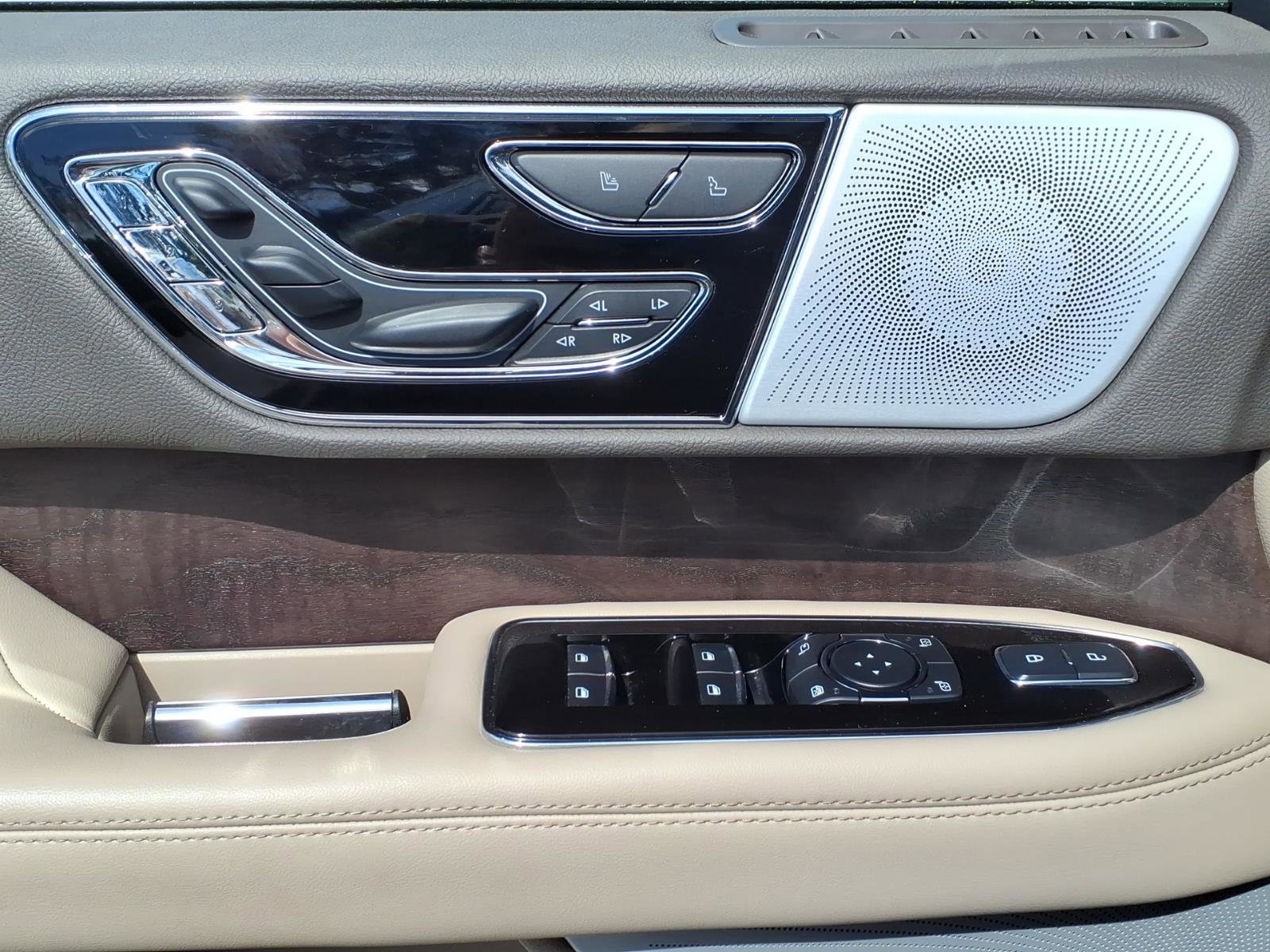 Used 2024 Lincoln Navigator L Reserve AWD/4WD image 11