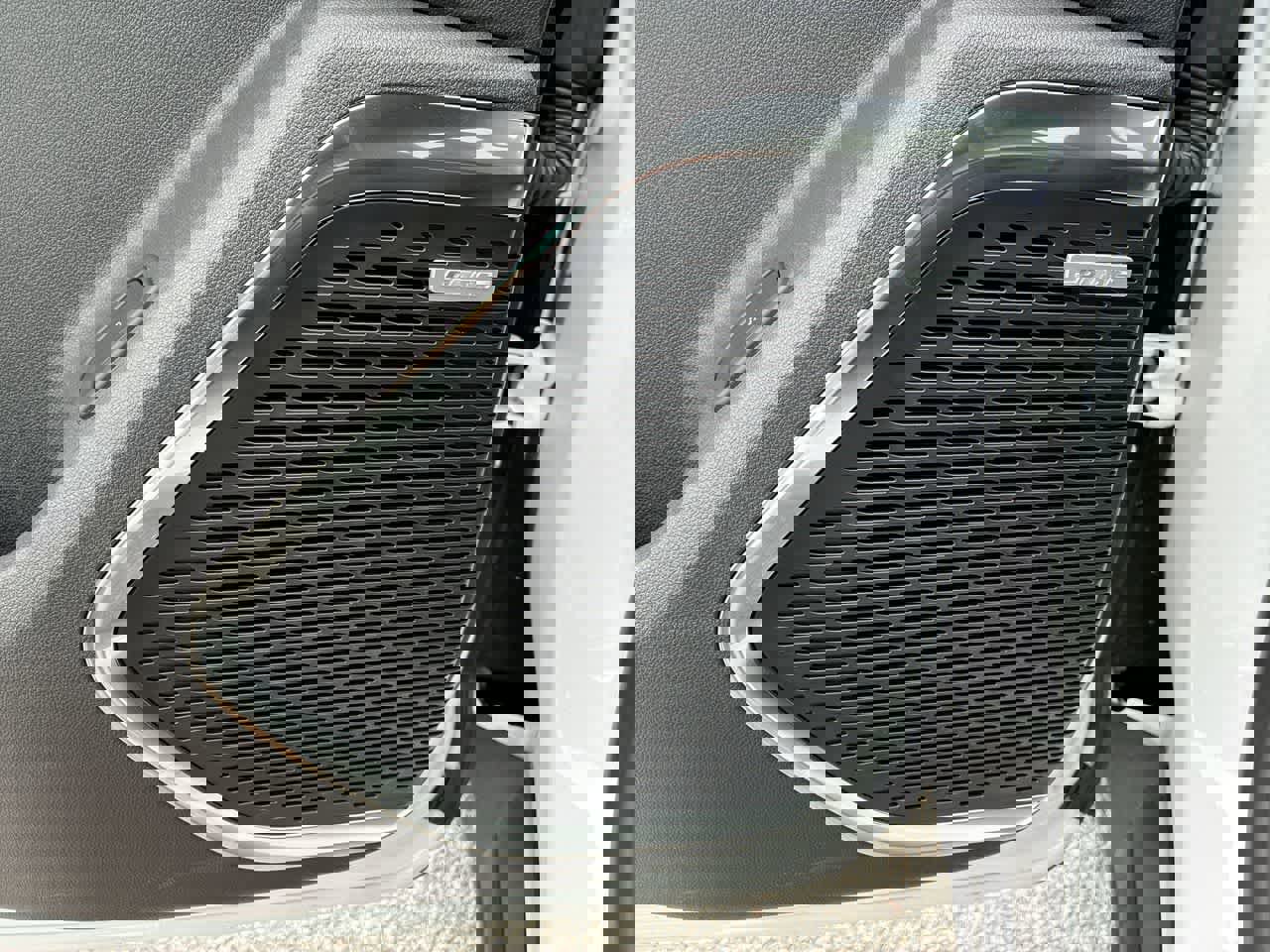 Used 2025 GMC Acadia Elevation image 23