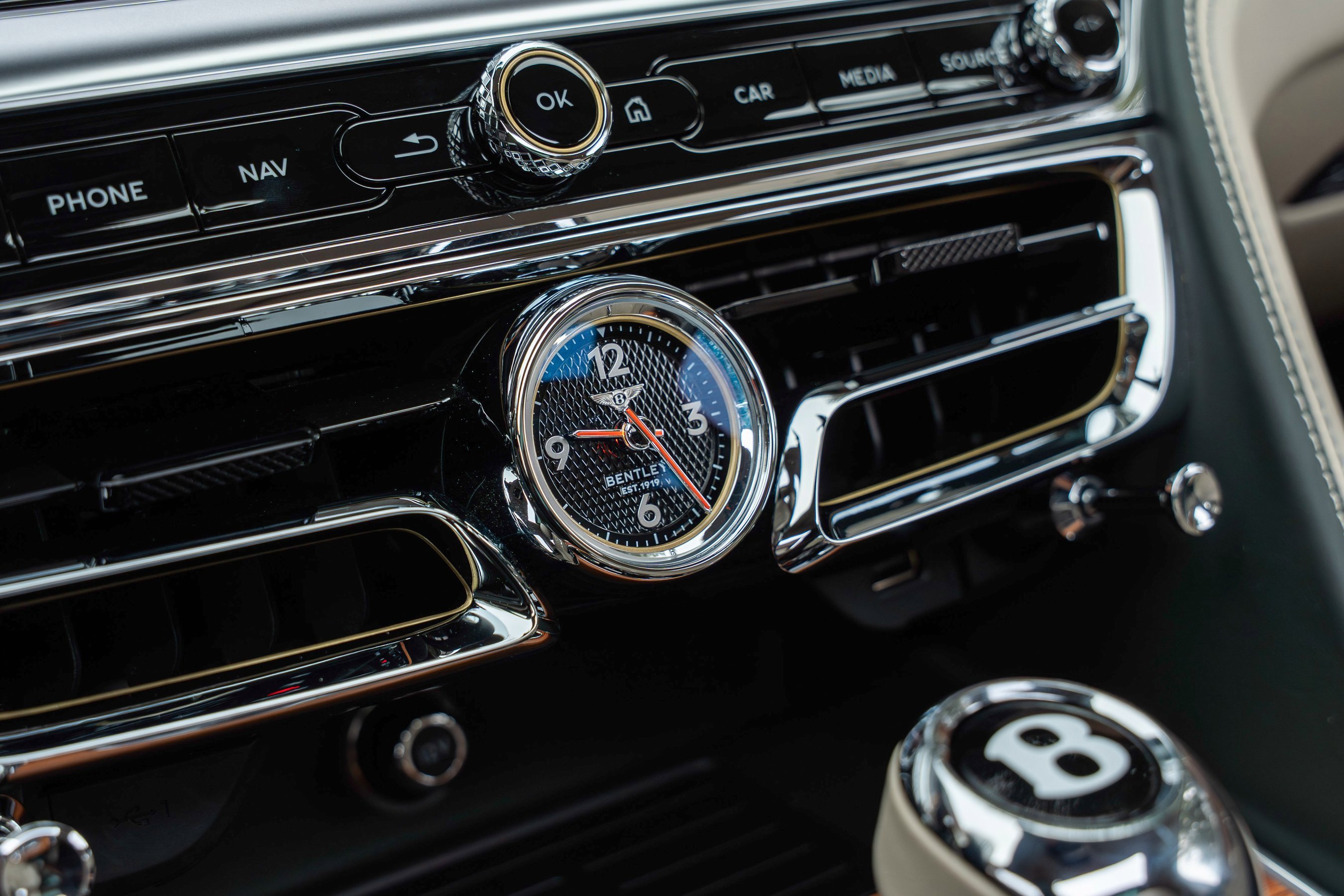 Used 2024 Bentley Flying Spur W12 image 34