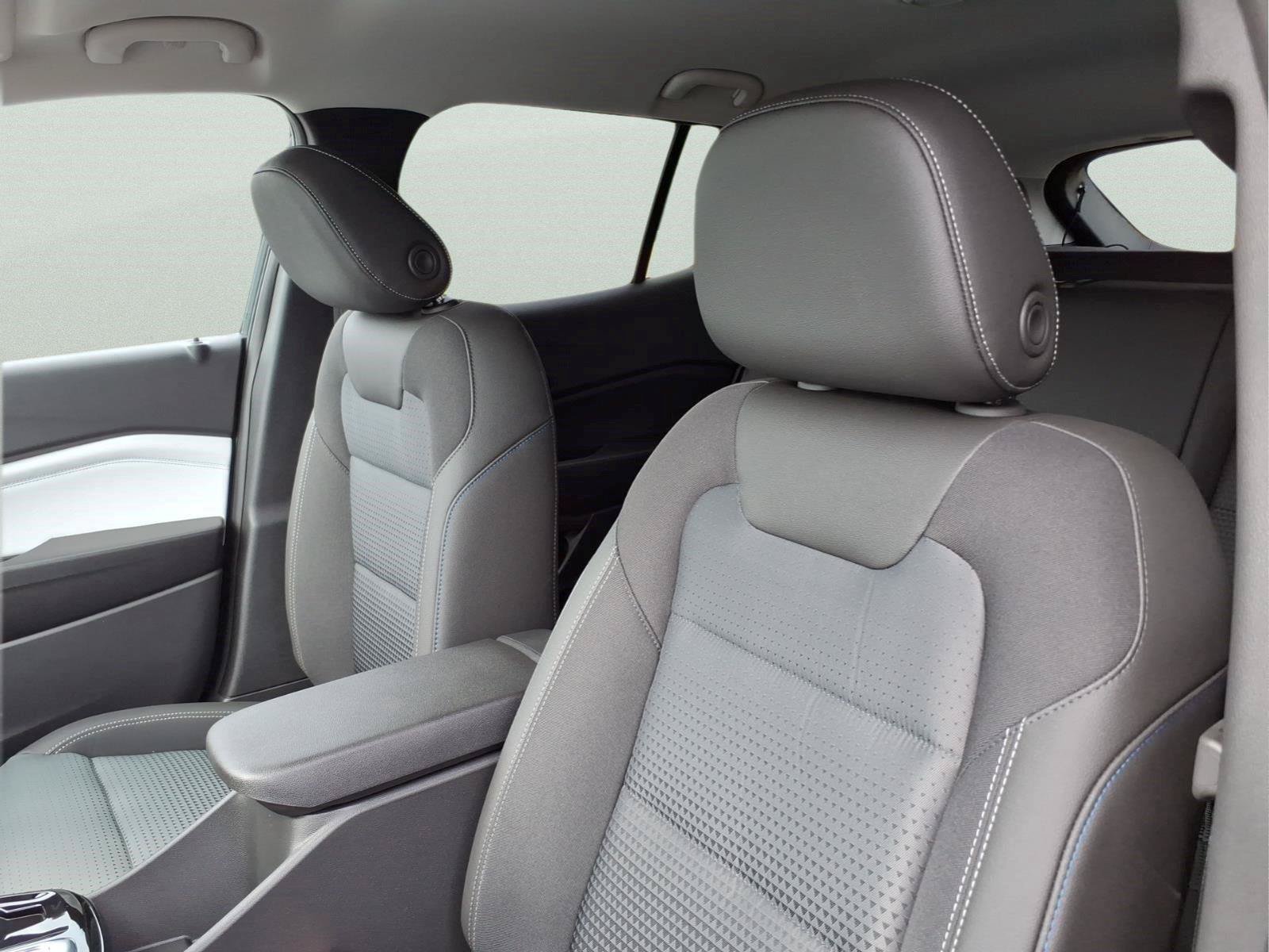 New 2026 Chevrolet Trax LT w/ LT Convenience Package FWD image 16