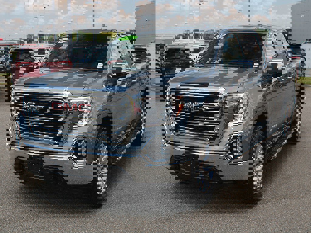 Used 2022 GMC Sierra 1500 SLT image 2