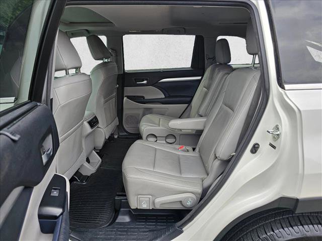 Used 2014 Toyota Highlander XLE AWD/4WD image 15