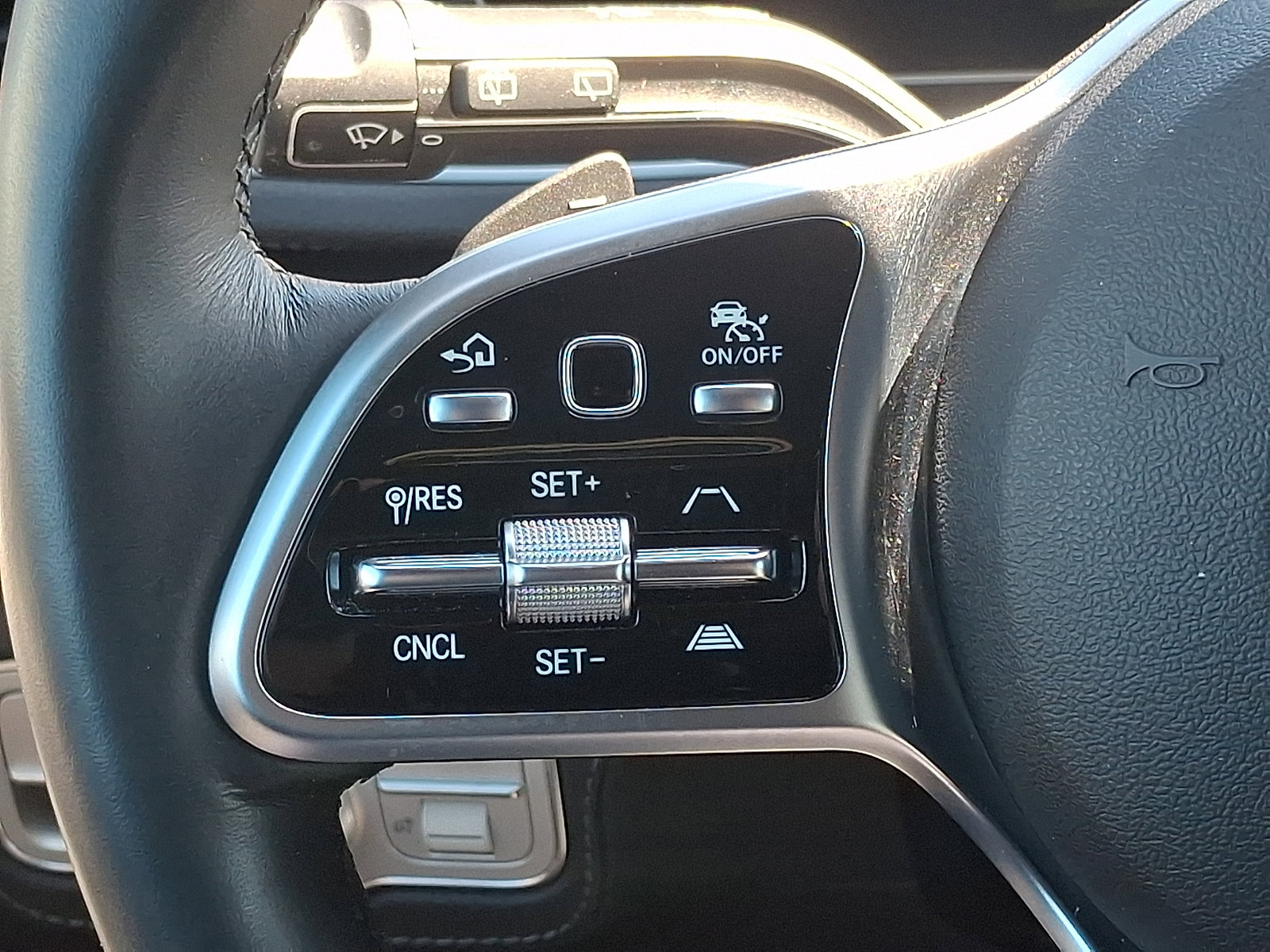 Used 2023 Mercedes-Benz GLS 580 4MATIC image 23