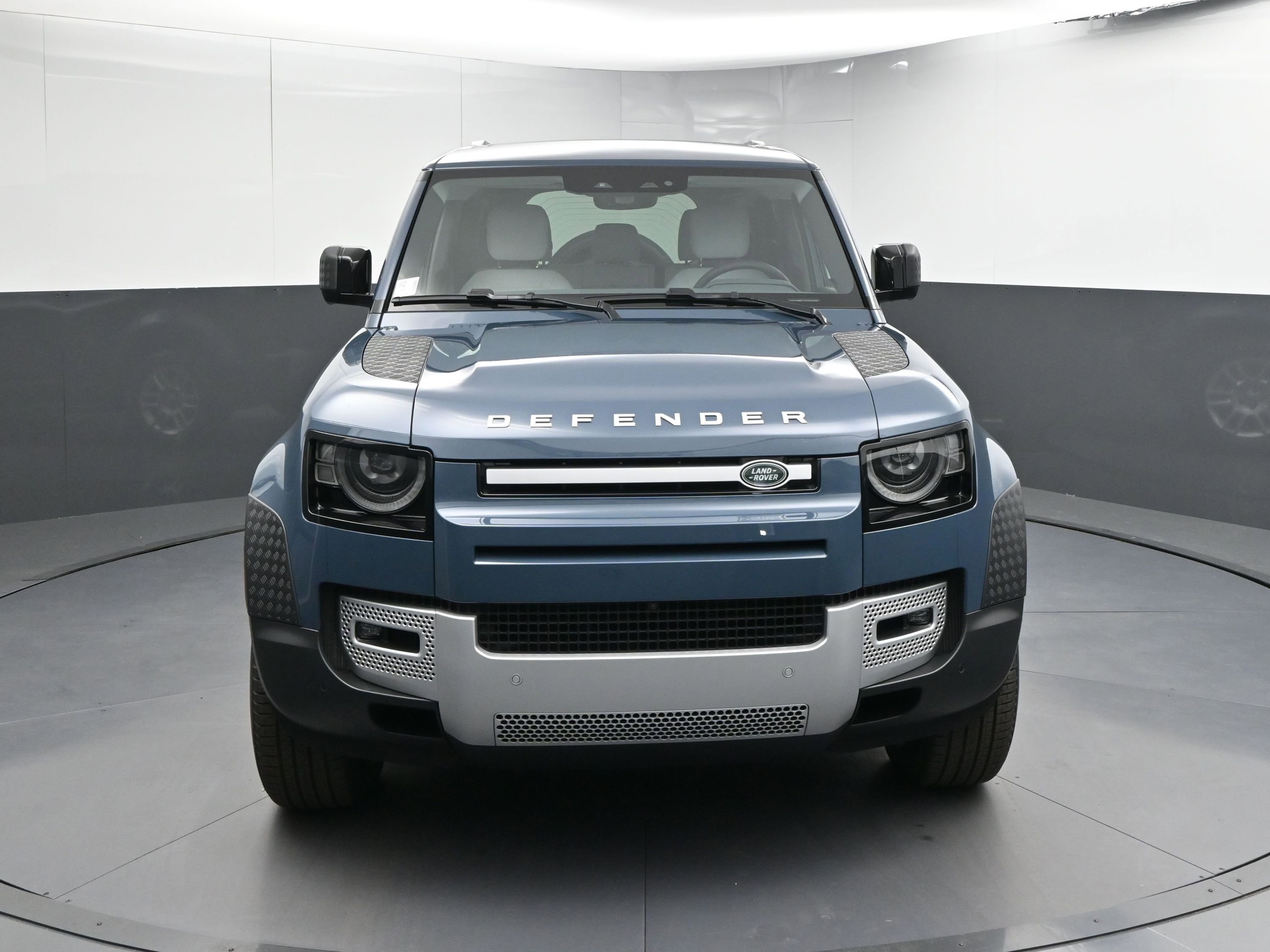 Used 2025 Land Rover Defender 110 S image 25