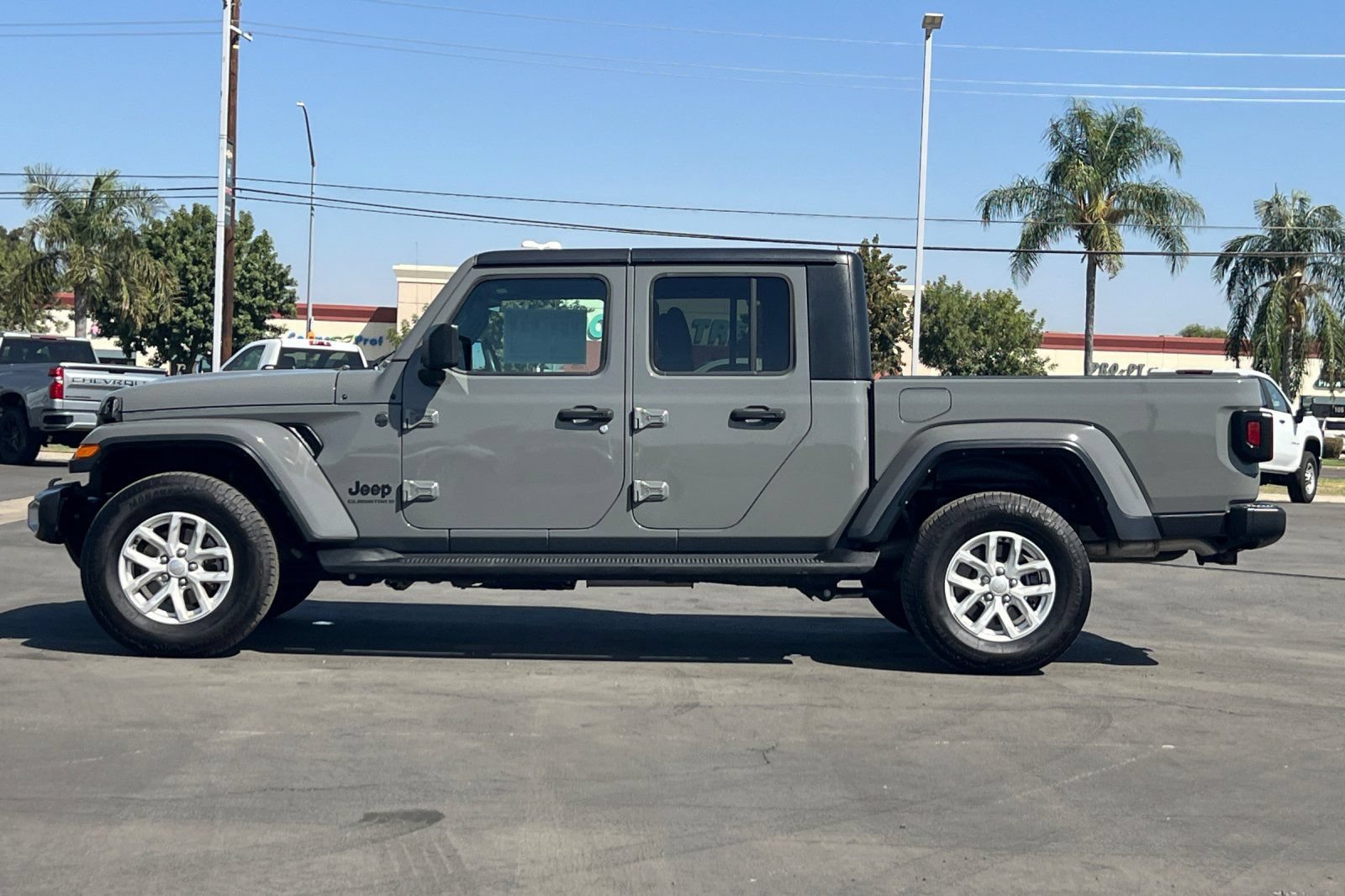 Used 2023 Jeep Gladiator Sport AWD/4WD image 8