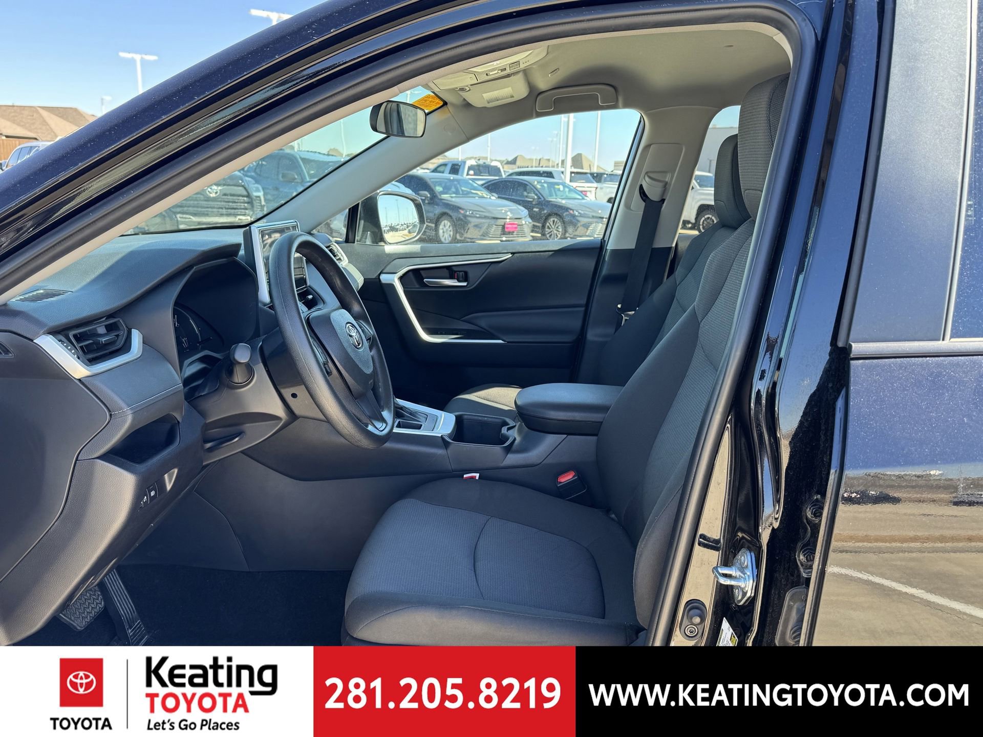 Used 2025 Toyota RAV4 XLE image 9