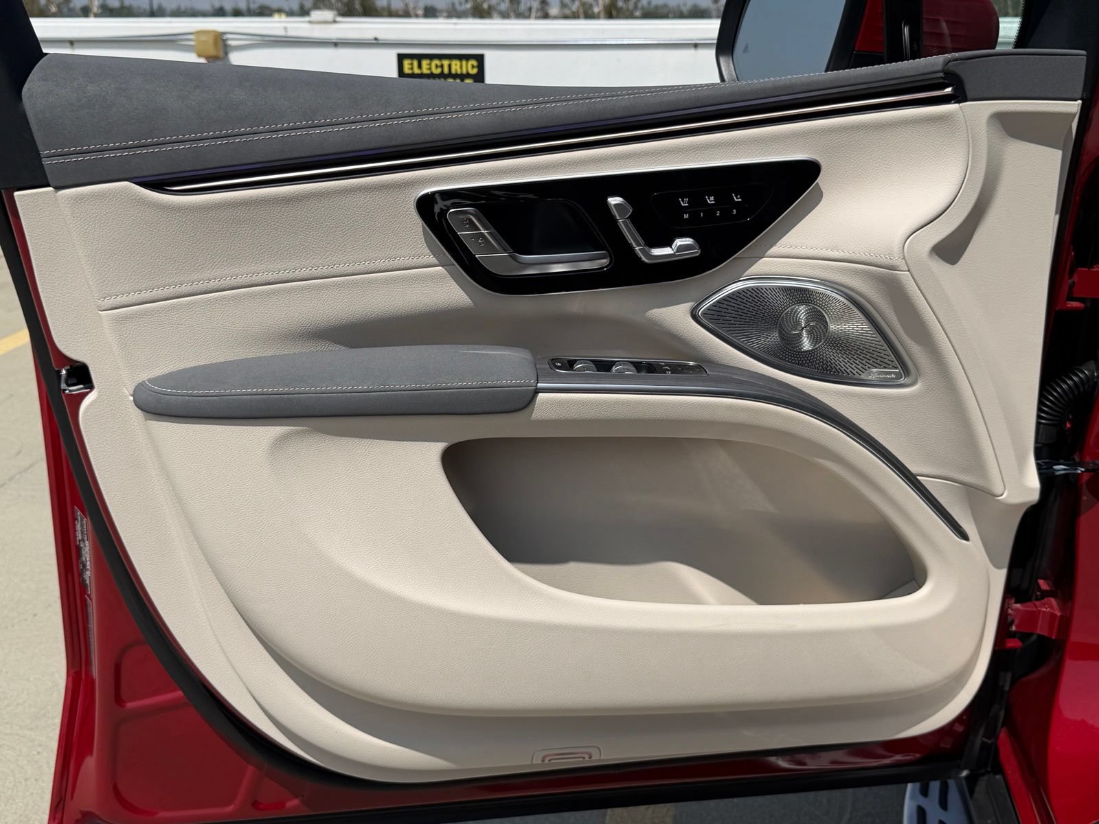 New 2026 Mercedes-Benz EQS 400 4MATIC SUV image 16