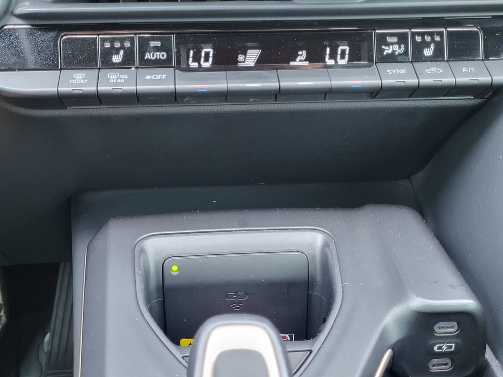 Used 2023 Toyota Crown AWD/4WD image 18