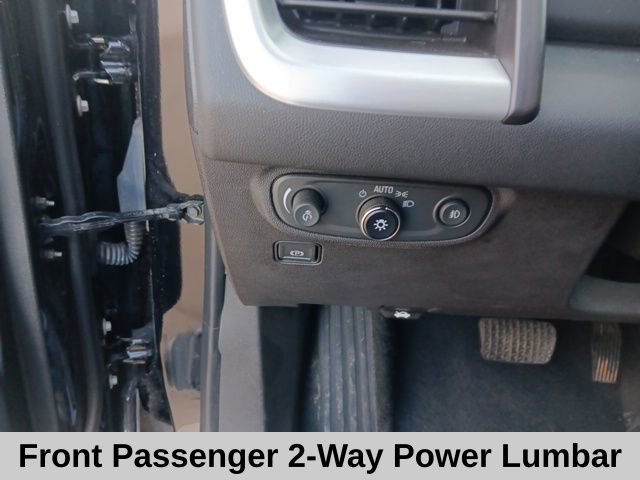 Used 2023 GMC Terrain SLT image 13