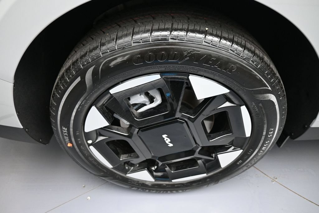 New 2026 Kia Carnival EX FWD image 12