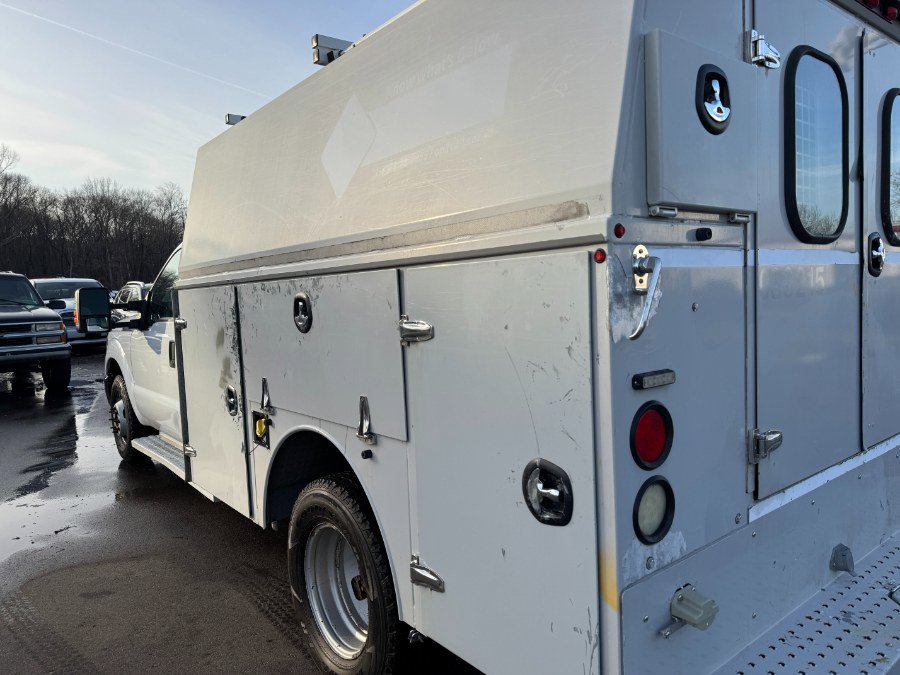 Used 2015 Ford F350 XLT w/ Trailer-Tow Prep Package image 5