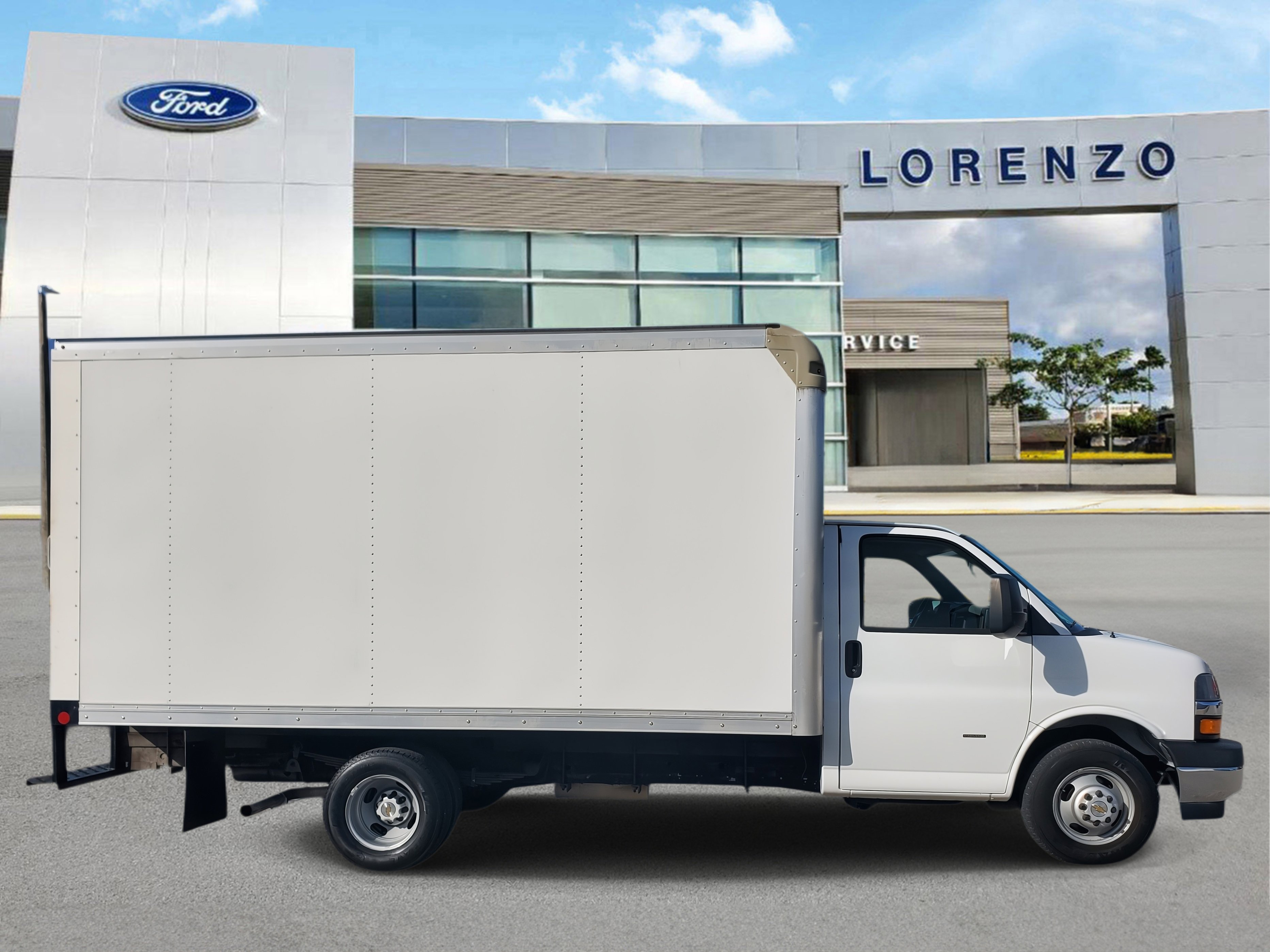 Used 2019 Chevrolet Express 3500 w/ Power Convenience Package image 4